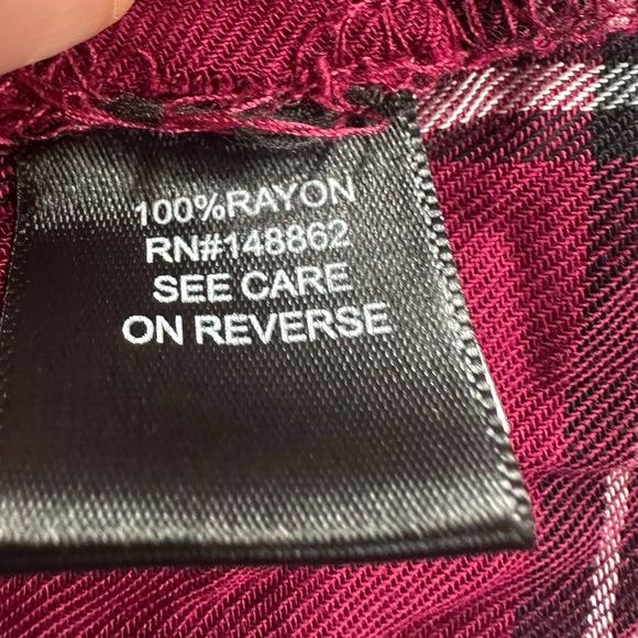 TORRID: Taylor Slim Fit Rayon Twill Crop Button-Up Shirt -Size 00 / 0X - Picture 8 of 9